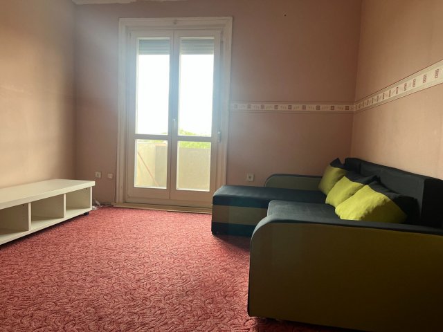 Kiadó téglalakás, albérlet, Pécsett 170 E Ft / hó, 2 szobás