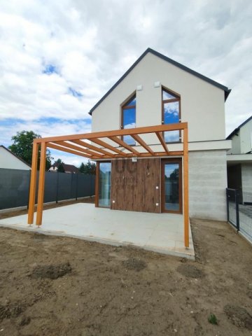 Eladó téglalakás, Balatonszárszón 100.4 M Ft, 3 szobás