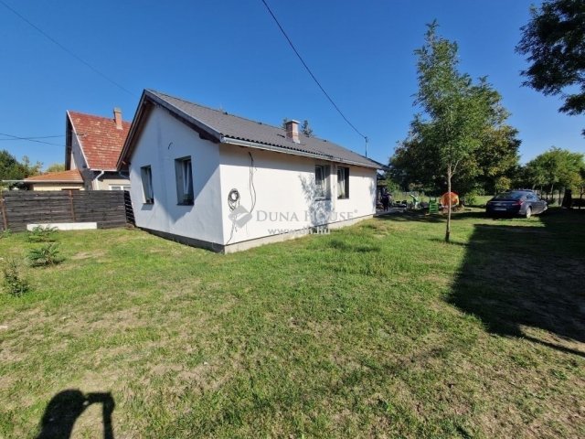 Eladó családi ház, Tápióságon 48.99 M Ft, 3 szobás