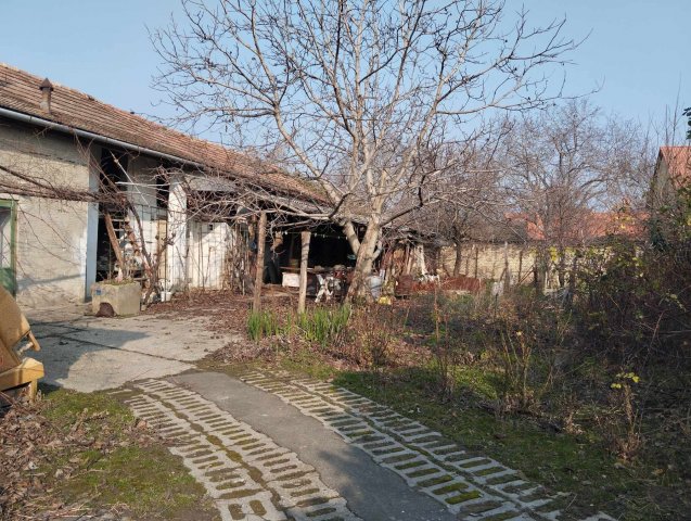 Eladó családi ház, Szekszárdon 32.9 M Ft, 4 szobás