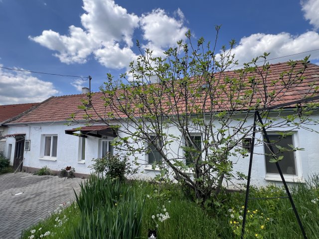 Eladó családi ház, Veszprémben 39.9 M Ft, 2 szobás