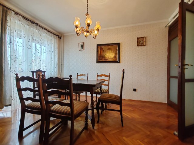 Eladó téglalakás, Szolnokon 80 M Ft, 5 szobás