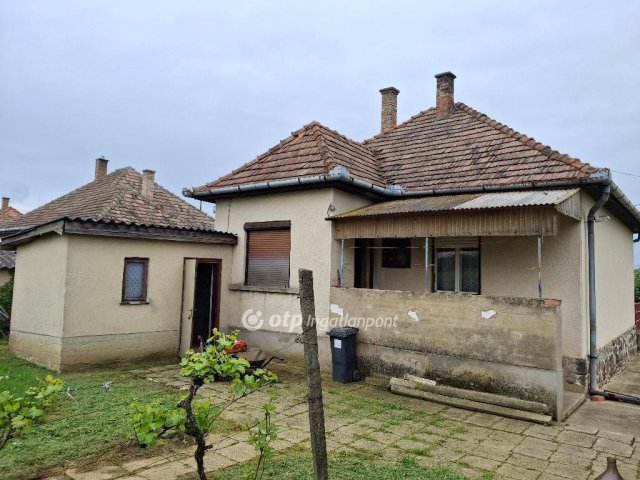 Eladó családi ház, Mohorán 14.9 M Ft, 2 szobás