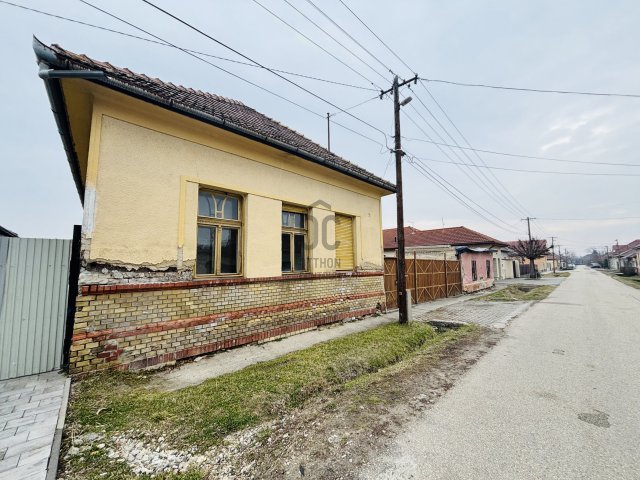 Eladó családi ház, Cegléden 35 M Ft, 4 szobás