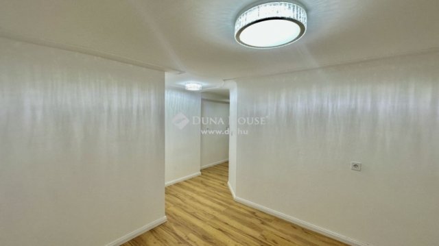 Eladó téglalakás, Budapesten, V. kerületben 89.5 M Ft, 4 szobás