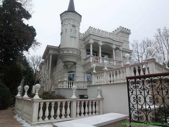 Eladó családi ház, Budapesten, II. kerületben 1200 M Ft