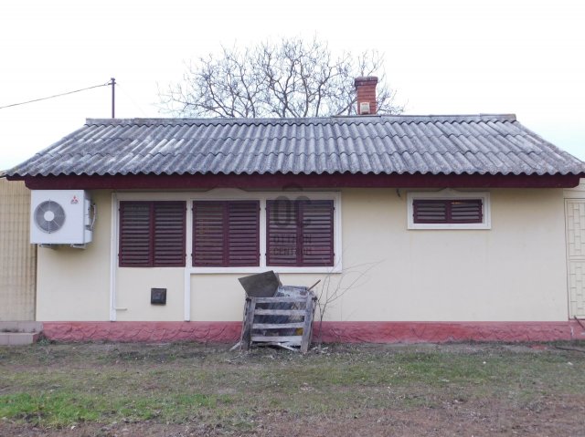 Eladó üzlethelyiség, Tápiószentmártonon 22 M Ft