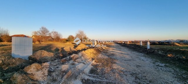 Eladó ikerház, Zsámbékon 99.9 M Ft, 3 szobás