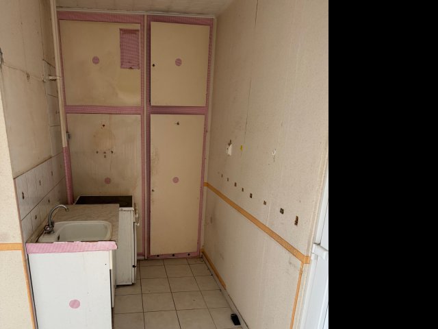 Eladó panellakás, Szegeden, Lugas utcában 38 M Ft, 1+1 szobás