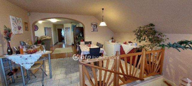 Eladó családi ház, Baracskán 89 M Ft, 6 szobás
