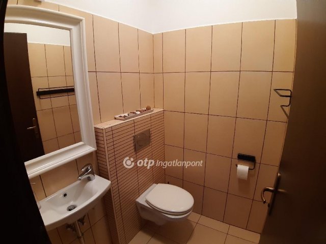 Eladó családi ház, Siófokon 395 M Ft, 6 szobás
