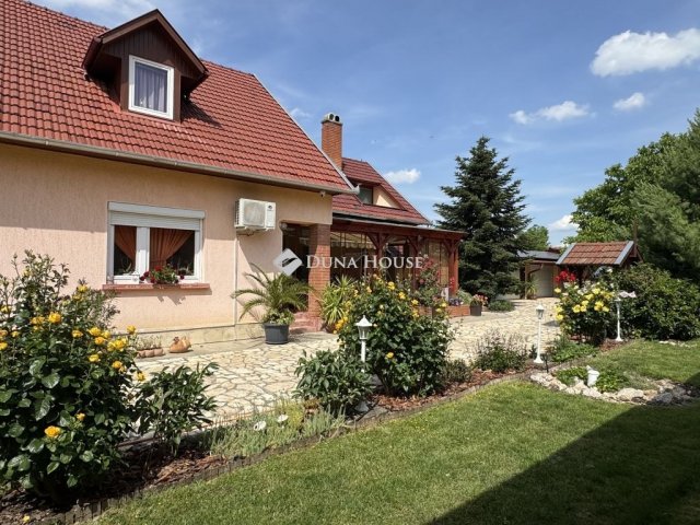 Eladó családi ház, Békésen 95 M Ft, 5 szobás