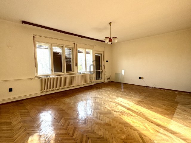 Eladó családi ház, Szekszárdon 55 M Ft, 4 szobás