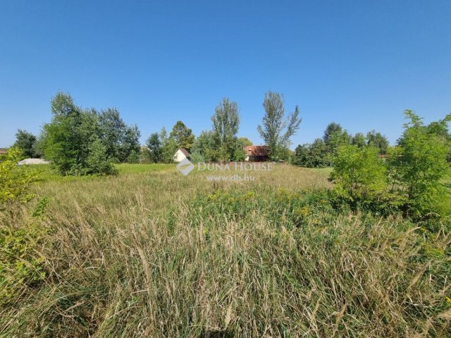 Eladó telek Balatonfenyves