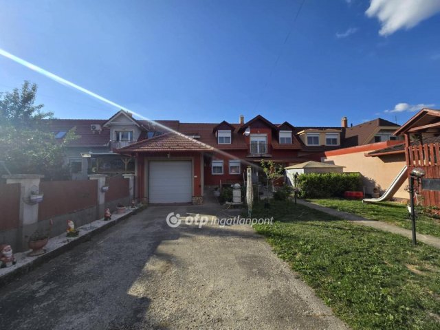 Eladó sorház, Hajdúszoboszlón 95 M Ft, 3+1 szobás