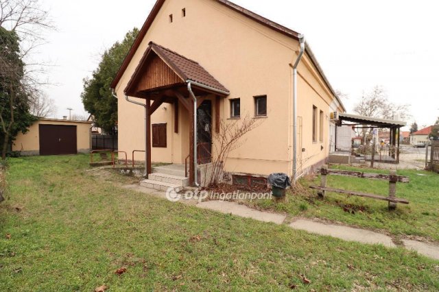 Eladó családi ház, Taksonyon 59.9 M Ft, 3 szobás