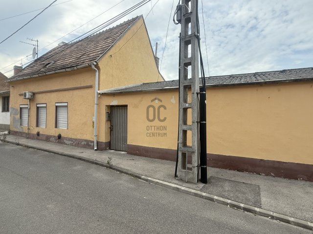 Eladó családi ház, Győrött 67.99 M Ft, 2 szobás