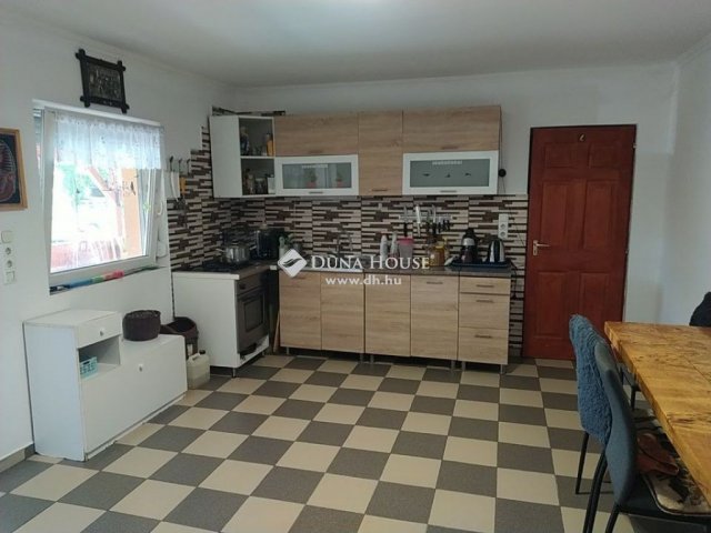 Eladó családi ház, Baján 28 M Ft, 3 szobás