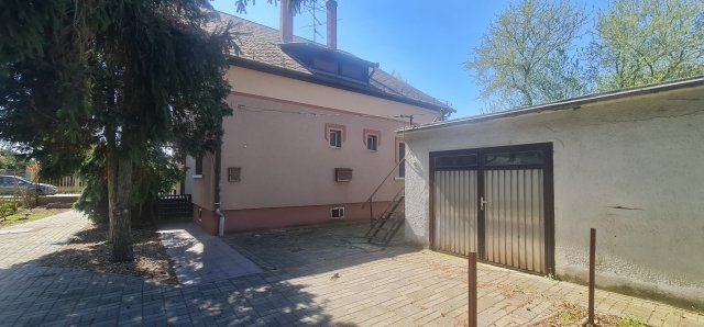 Eladó családi ház, Vecsésen 119.9 M Ft, 5 szobás