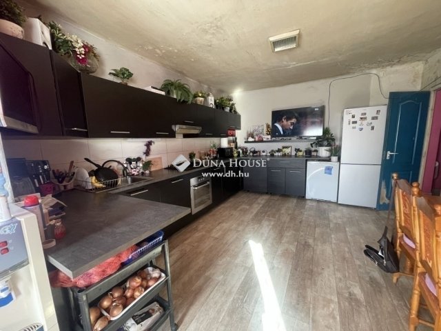 Eladó családi ház, Pilisen 29.9 M Ft, 3 szobás