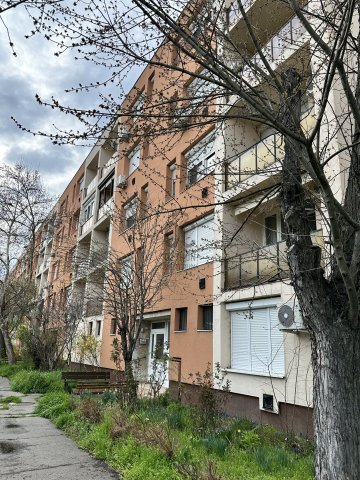 Eladó téglalakás, Szolnokon 26.9 M Ft, 2 szobás