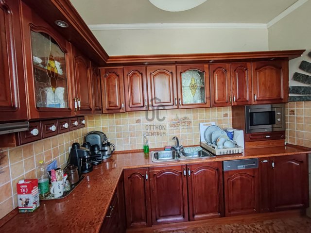 Eladó családi ház, Siófokon 299 M Ft, 8 szobás