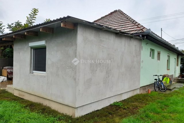 Eladó családi ház, Zsámbokon 32.5 M Ft, 4 szobás