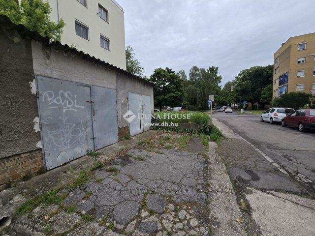 Kiadó garázs, Pécsett 30 E Ft / hó / költözzbe.hu