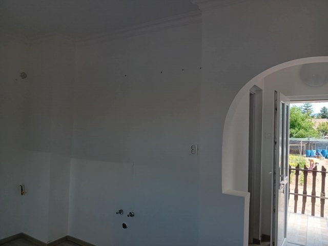 Eladó családi ház, Esztergomban 34.9 M Ft, 1 szobás