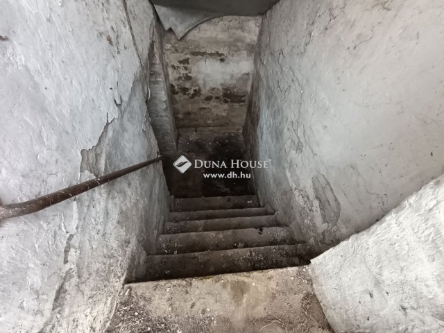 Eladó családi ház, Abonyban 13.9 M Ft, 2 szobás