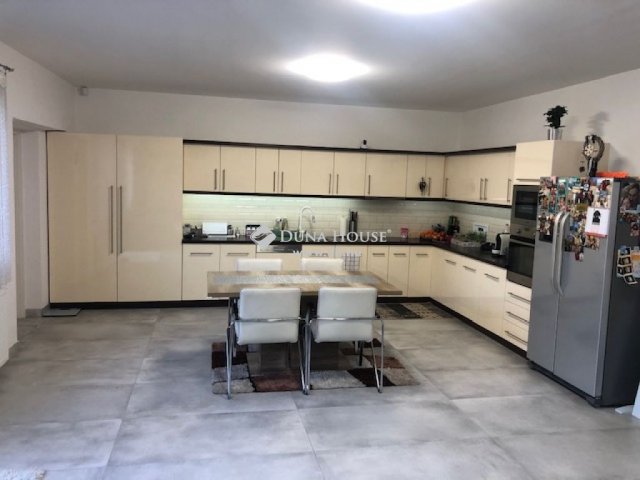 Eladó családi ház, Budapesten, XVIII. kerületben 160 M Ft