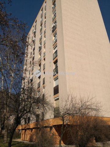 Eladó panellakás, Pécsett 36.9 M Ft, 2 szobás