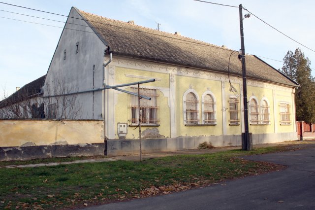 Eladó családi ház, Csátalján 35 M Ft, 8 szobás
