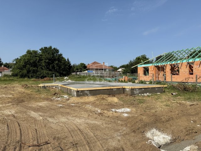 Eladó családi ház, Tápiószecsőn 59.99 M Ft, 4 szobás