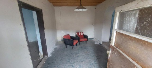 Eladó családi ház, Tasson 11 M Ft, 1 szobás