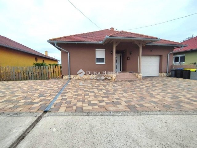Eladó családi ház, Mohácson 84.5 M Ft, 4 szobás