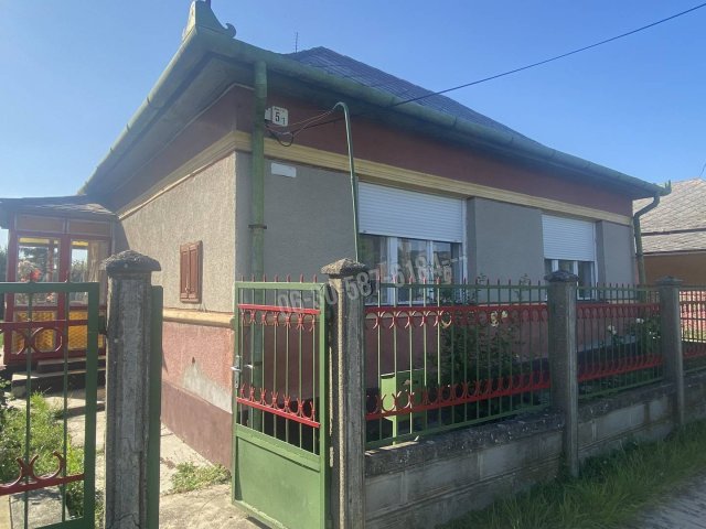 Eladó családi ház, Püspökladányban, Deák Ferenc utcában