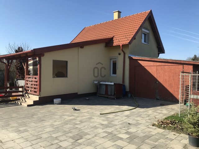 Eladó családi ház, Győrött 43.99 M Ft, 2 szobás