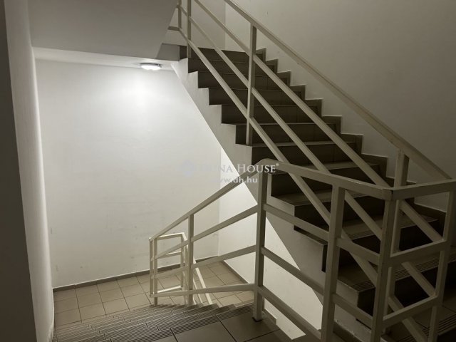 Eladó téglalakás, Budapesten, XVIII. kerületben 80 M Ft