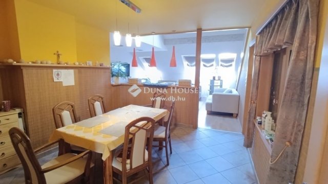 Eladó téglalakás, Mohácson 73 M Ft, 5 szobás