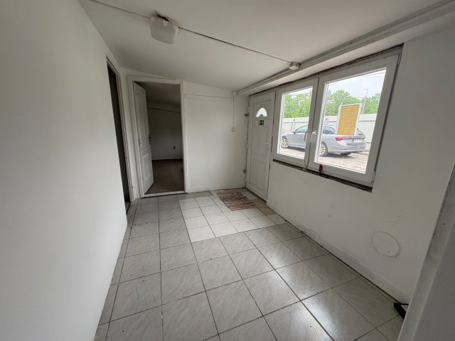 Kiadó üzlethelyiség, Székesfehérvárott 149 E Ft / hó