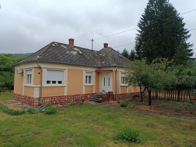 Eladó családi ház, Bakonybélben 65 M Ft, 2 szobás