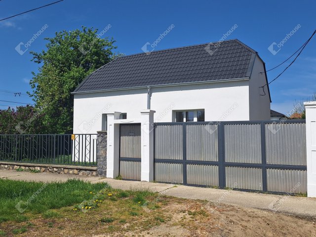 Eladó családi ház, Kapuváron 39 M Ft, 2 szobás
