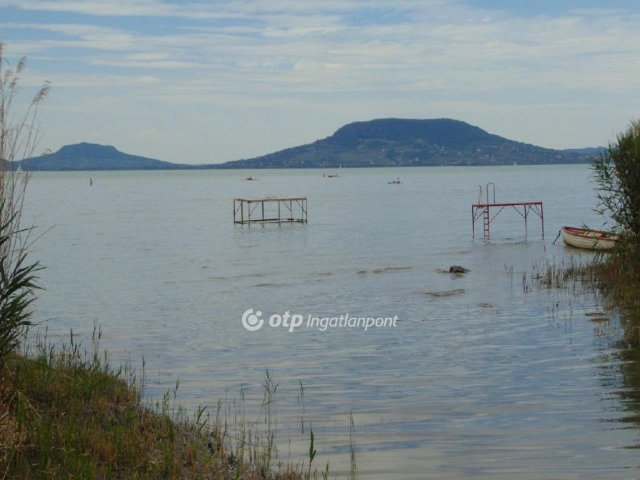 Eladó nyaraló, Balatonfenyvesen 149.5 M Ft, 3 szobás
