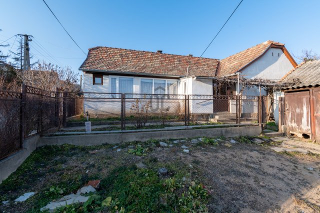 Eladó családi ház, Sukorón 39.9 M Ft, 2 szobás