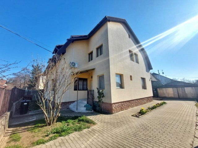 Eladó családi ház, Fóton 86.99 M Ft, 8 szobás