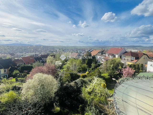 Eladó családi ház, Egerben 150 M Ft, 9 szobás