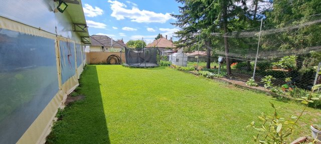 Eladó családi ház, Üllőn 159.9 M Ft, 8 szobás