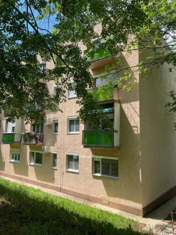 Eladó téglalakás, Komlón 22.9 M Ft, 2 szobás