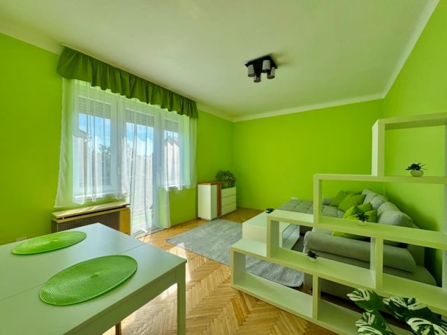 Kiadó téglalakás, albérlet, Pécsett 180 E Ft / hó, 2 szobás